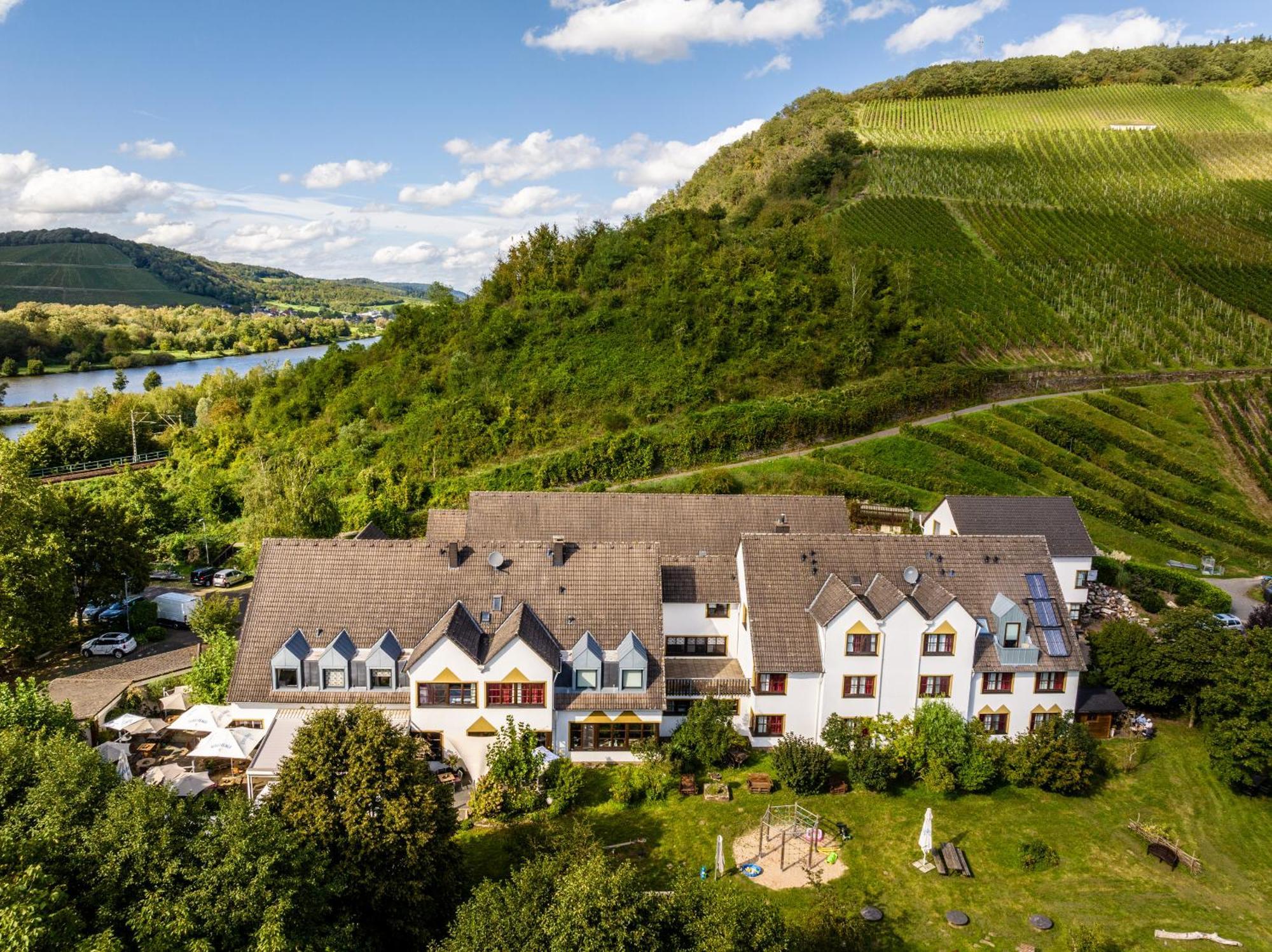 Weinhotel Restaurant Klostermühle Ockfen Exterior foto